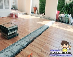 งานปูกระเบื้องพื้นลายไม้ ลาดจอดรถ