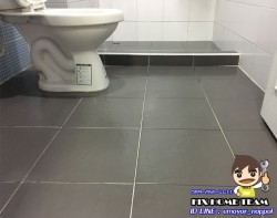 งานปูกระเบื้องพื้นห้องน้ำ